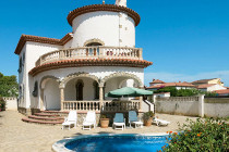 Poolvilla von Interchalet an der Costa Dorada